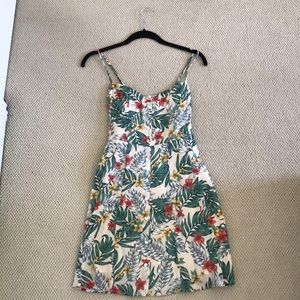 Cute summer dress (great for tropical theme!)